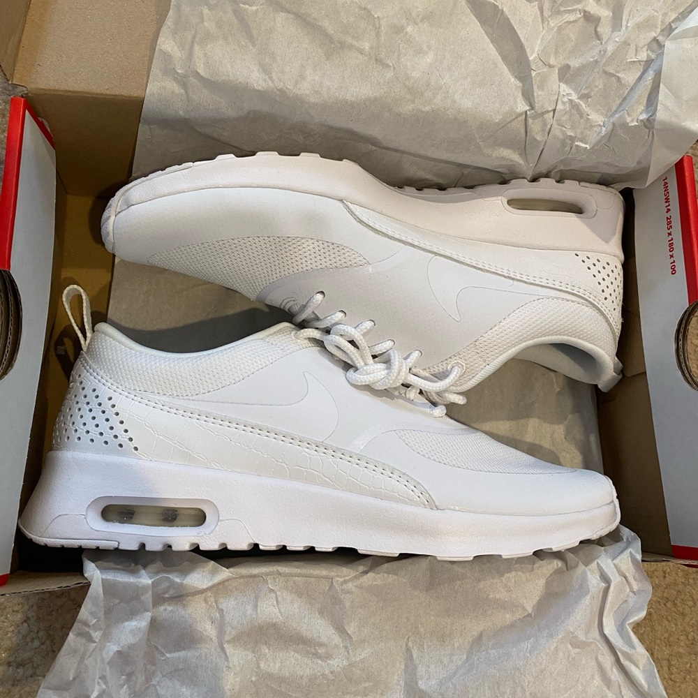 Women’s Nike air max thea, size 7.5 M. **Brand new still in box!